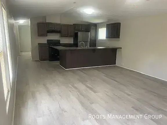 4th image of 2710 W Oakridge Dr #99