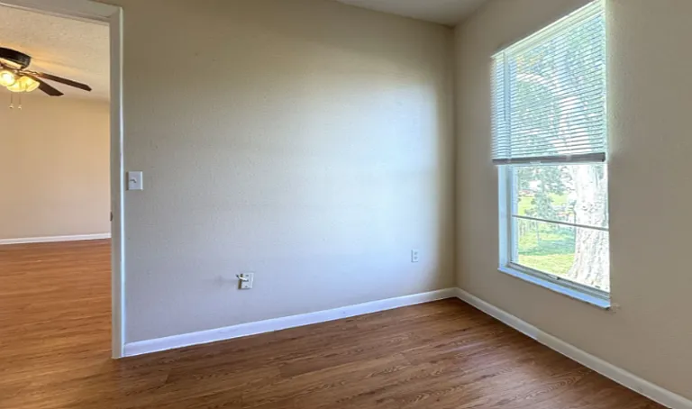 1915 Schlotter Cir #206 — Photo 14
