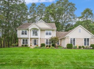 8168 Kimble Dr, Pinckney, MI