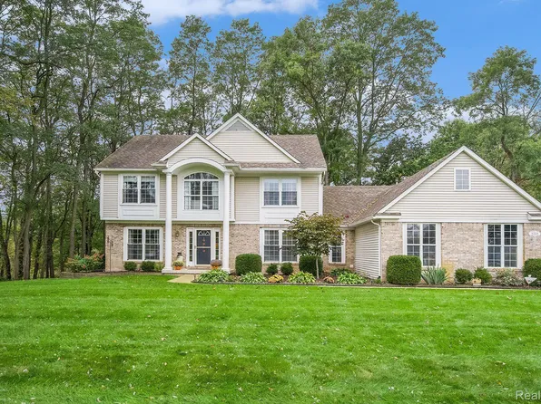 8168 Kimble Dr, Pinckney, MI 48169