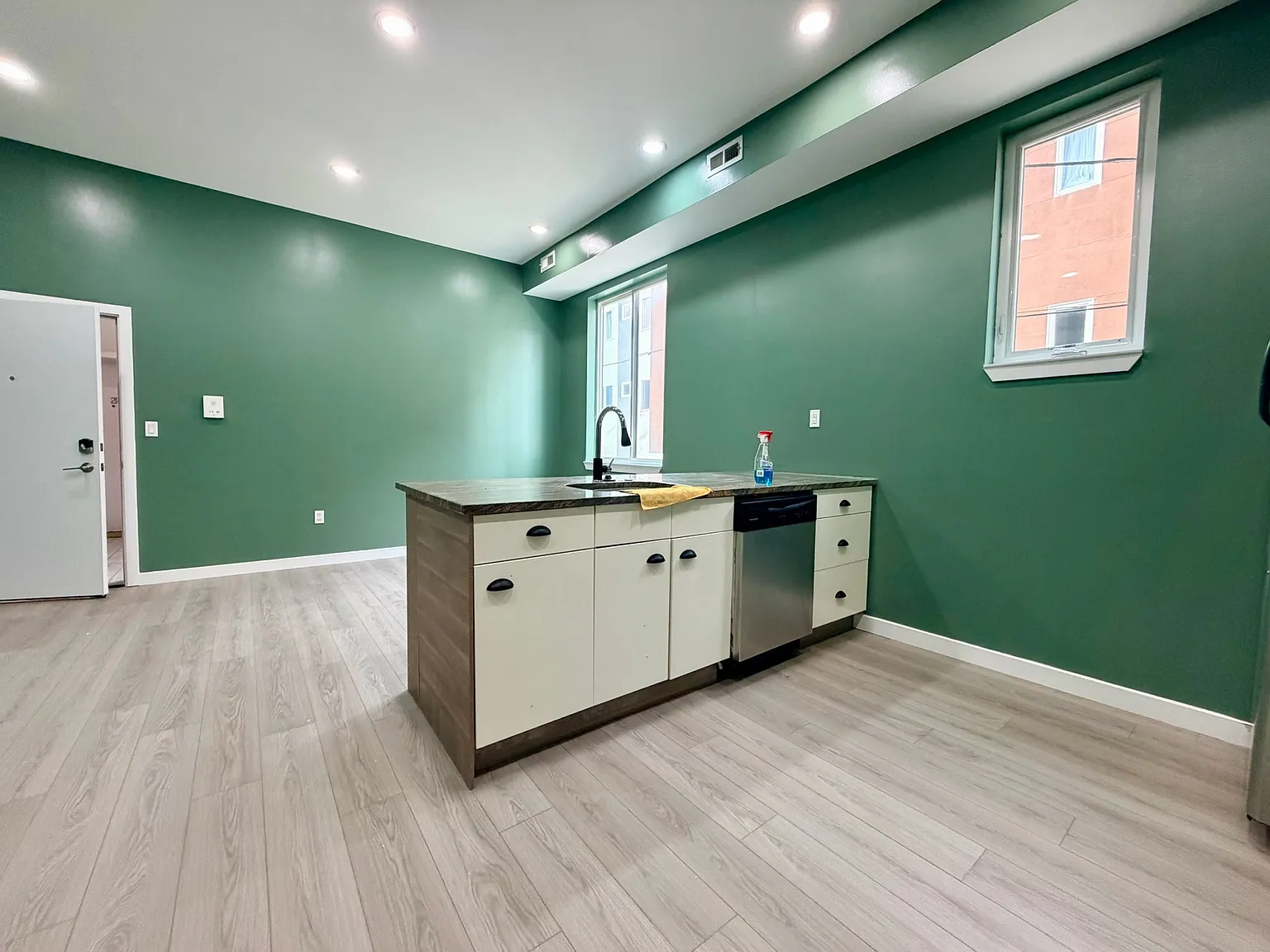 2 bed, 800 sqft, $1,449 — Photo 1