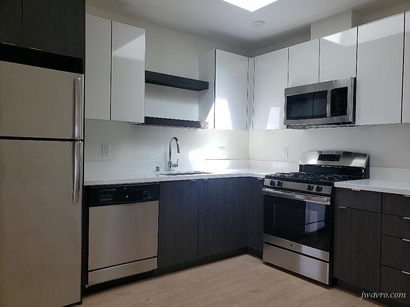 2nd image of 520 9th St #402