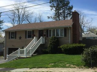 10 Sampson St, Chicopee, MA 01020