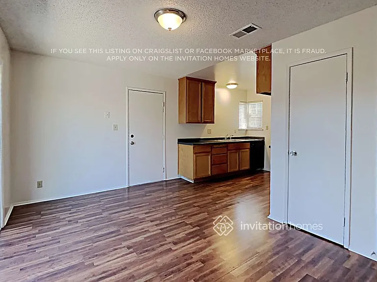 7913 Samantha Way — Photo 5