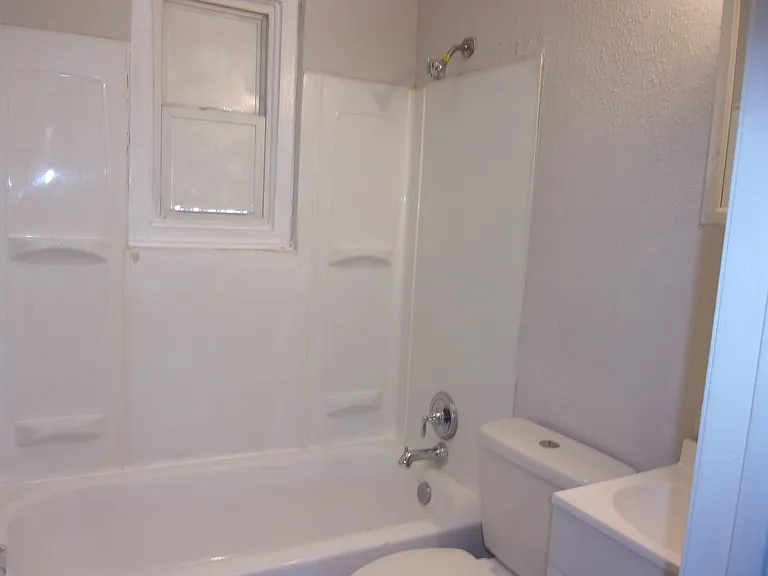 2405-1 Julia Ave — Photo 9