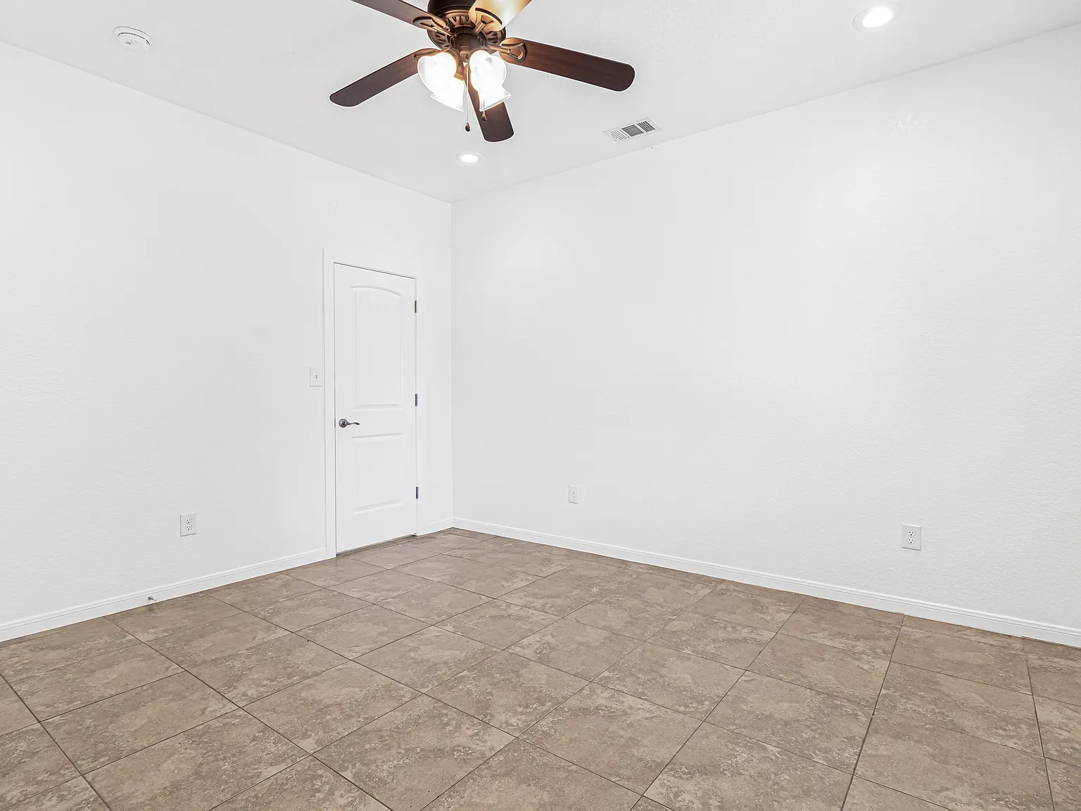2 bed, 1200 sqft, $1,850 — Photo 4