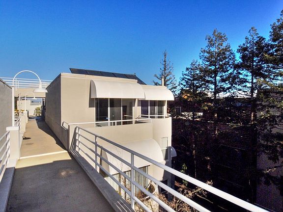 2nd image of 436 High St APT 403