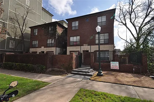 905 W 22nd 1/2 St #204 Photo 1