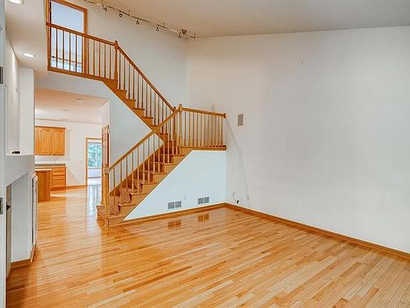 3rd image of 9798 Belmont Ln