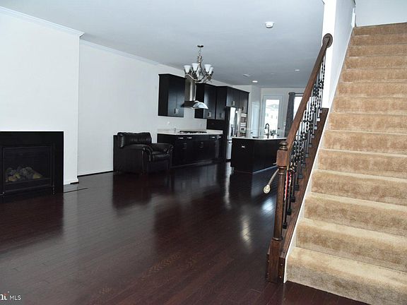 4th image of 42245 Hampton Woods Ter