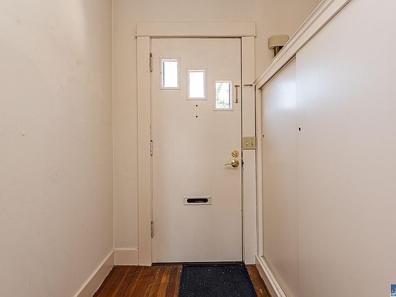 4th image of 131 W 12th St