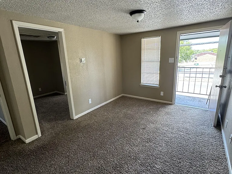 602 N 2nd St #1-D — Photo 5