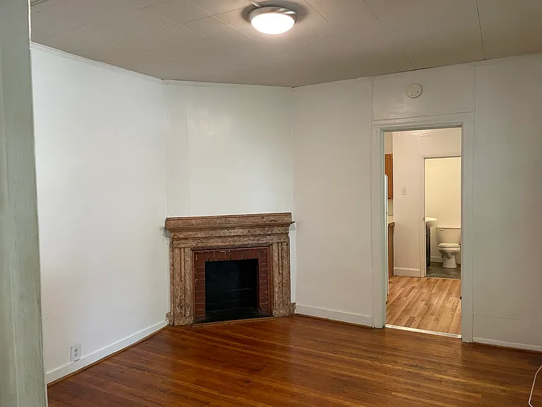 142 S Aurora St #2 — Photo 2