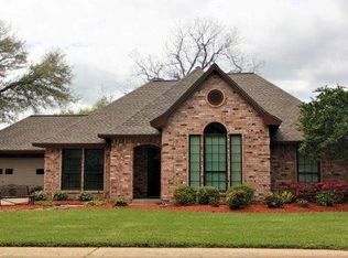 107 Juniper St, Lake Jackson, TX 77566