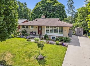98 Stonybrook Dr, Kitchener, ON N2M 4L7