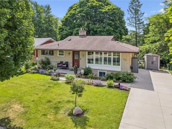 98 Stonybrook Dr, Kitchener, ON N2M 4L7