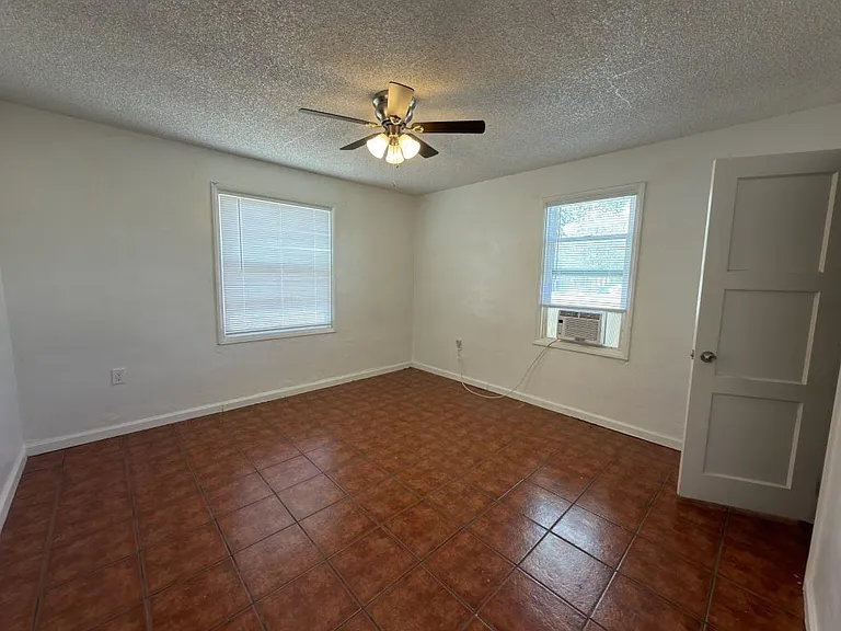 986 Merritt Dr — Photo 11