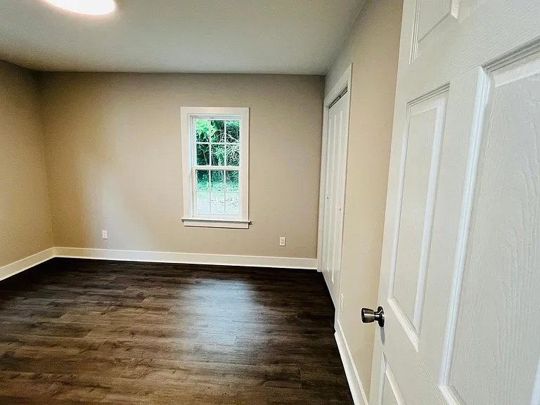 108 E Dewey St — Photo 22