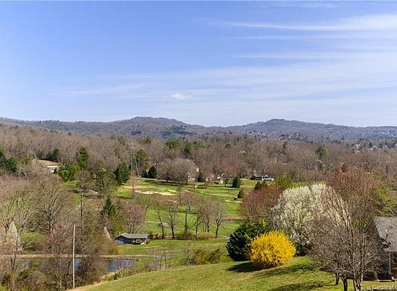 3rd image of 186 Greens View Dr