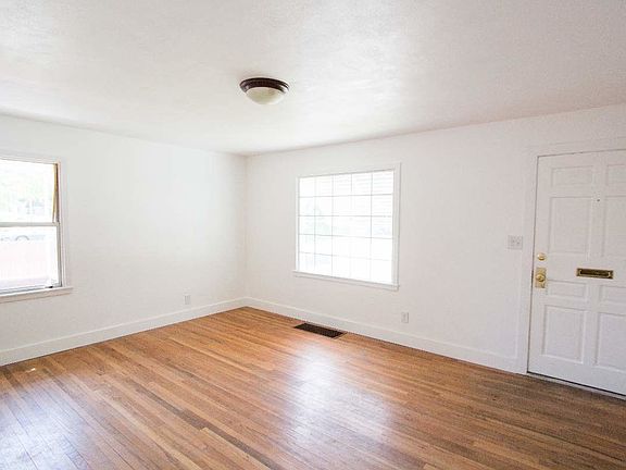 5th image of 449 E Kensington Ave