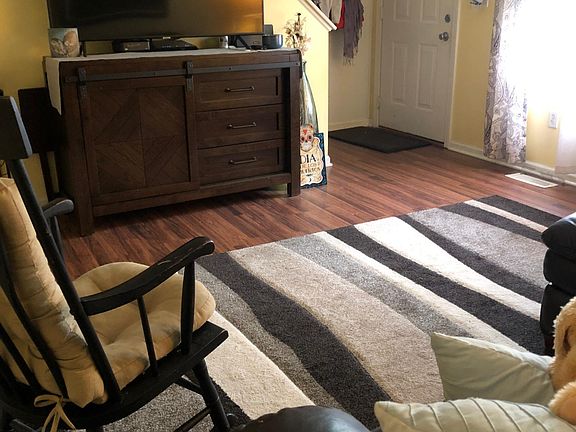 Liviing room - new hardwood floor