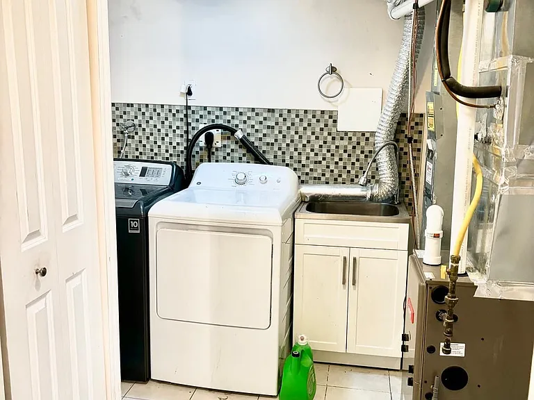 49 Inlet Bay Dr W — Photo 35