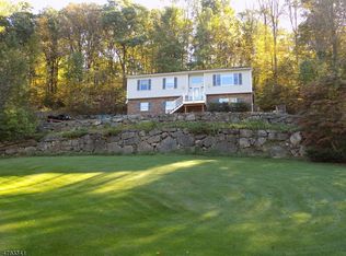 24 E Shore Dr, Vernon, NJ 07462