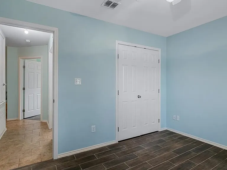 102 Pecan Harbor St — Photo 25