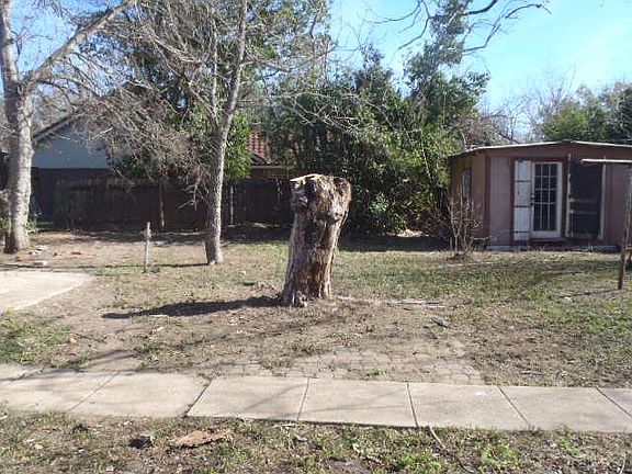 4th image of 652 Fir Ln