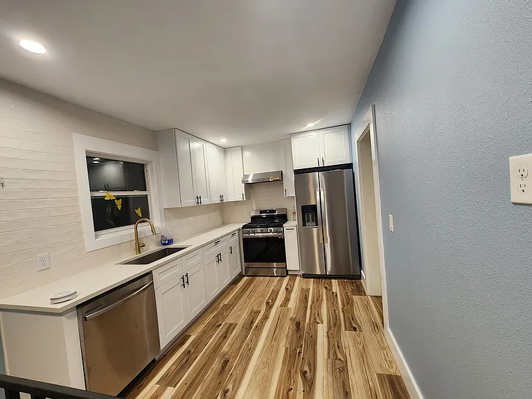 4504 Red River St #B — Photo 5