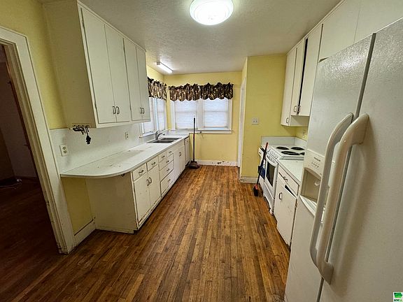 4th image of 119 W Maple St