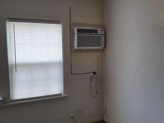 3rd image of 2600 43rd St