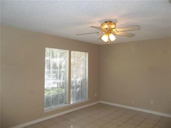 4th image of 1015 E Yager Ln Unit 50