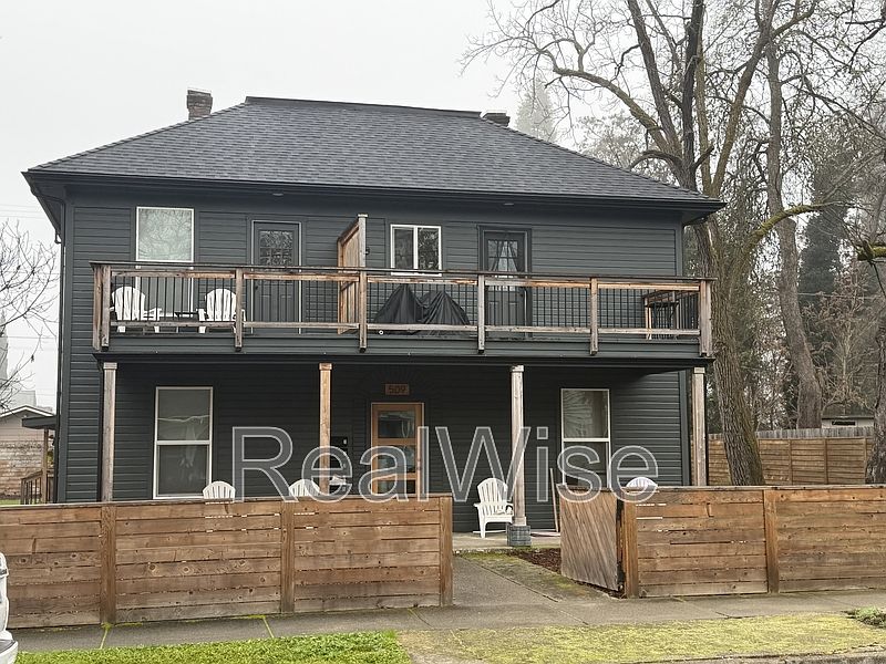 1st image of 509 NW C St Unit 3