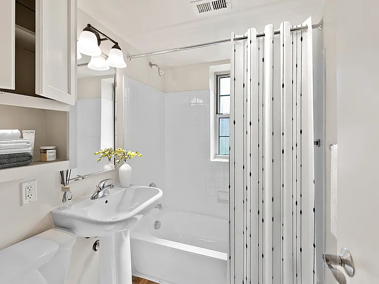Mayfair Mansions III — Photo 3
