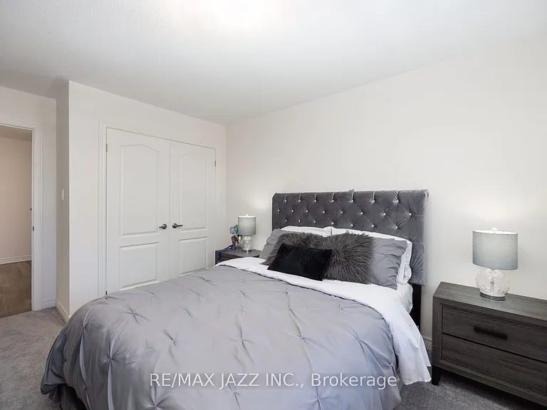 131 Courtney St — Photo 15