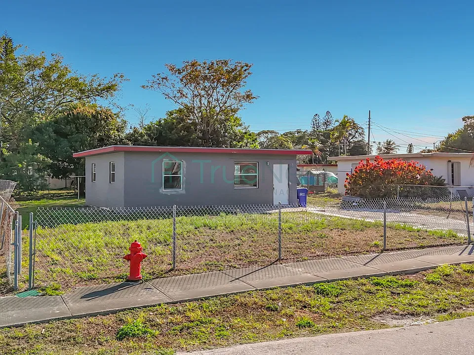 2408 NW 8th St