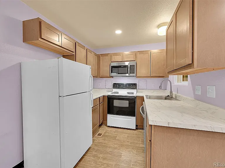 922 S Dearborn Way #8 — Photo 2