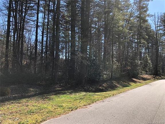 3rd image of 5 Mountain Brook Trl