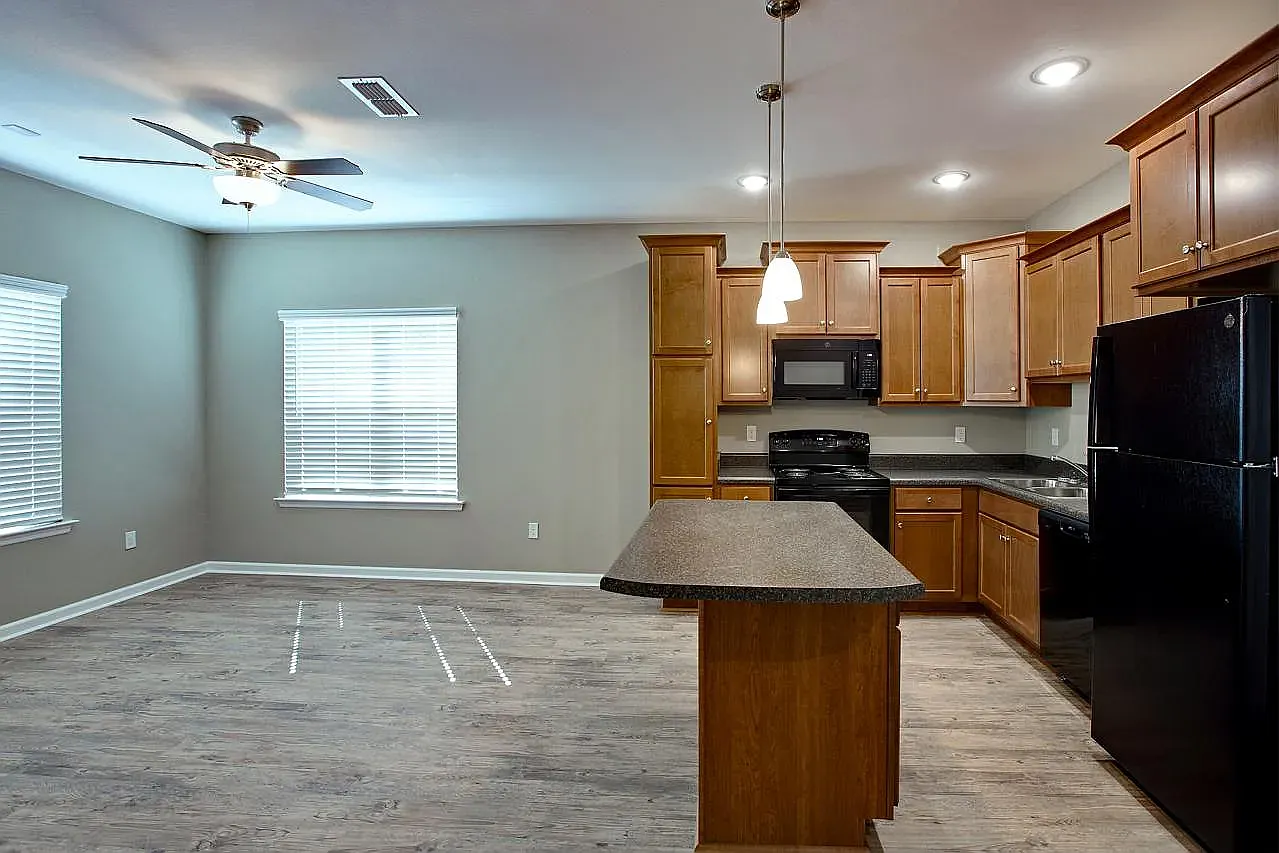 3 bed, 1308 sqft, $1,595 — Photo 3