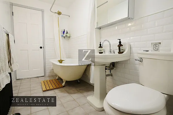 Rented by ZealEstate Group Inc | media 32
