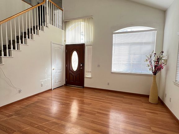 3rd image of 607 E Newmark Ave APT B