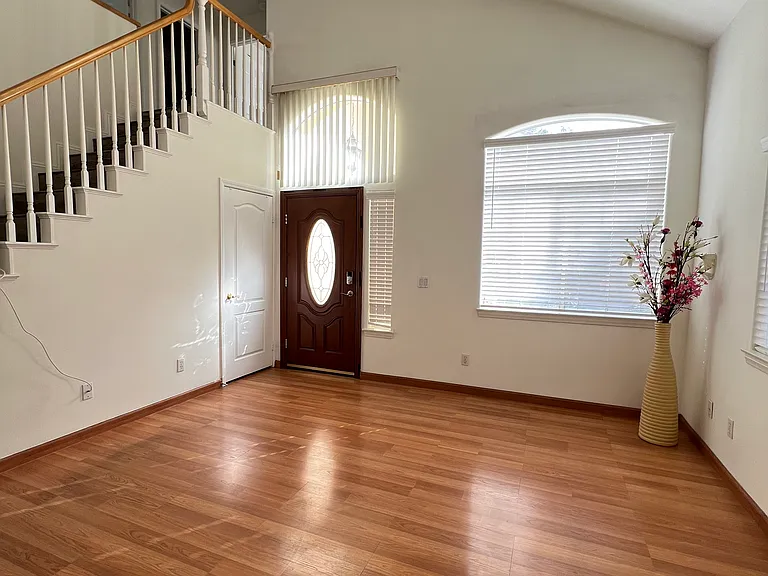 607 E Newmark Ave #B — Photo 3