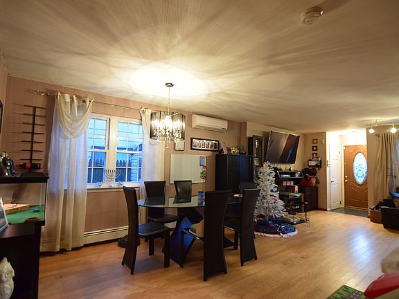 4th image of 23 Linda Ave