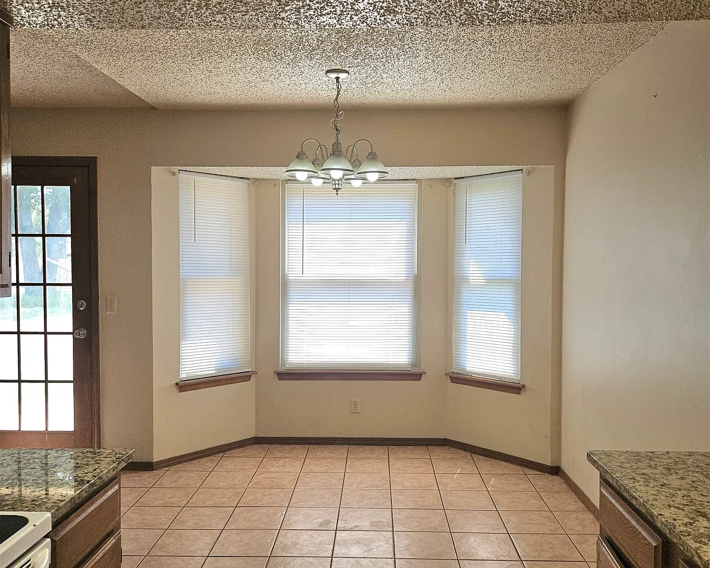 3 bed, 2.0 bath, 1290 sqft, $1,395 — Photo 4