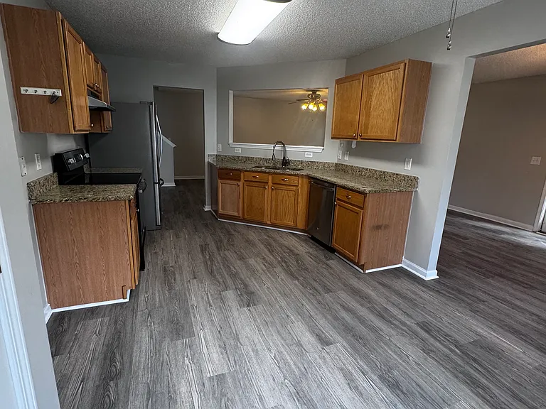 6528 Forest Cross Dr — Photo 4