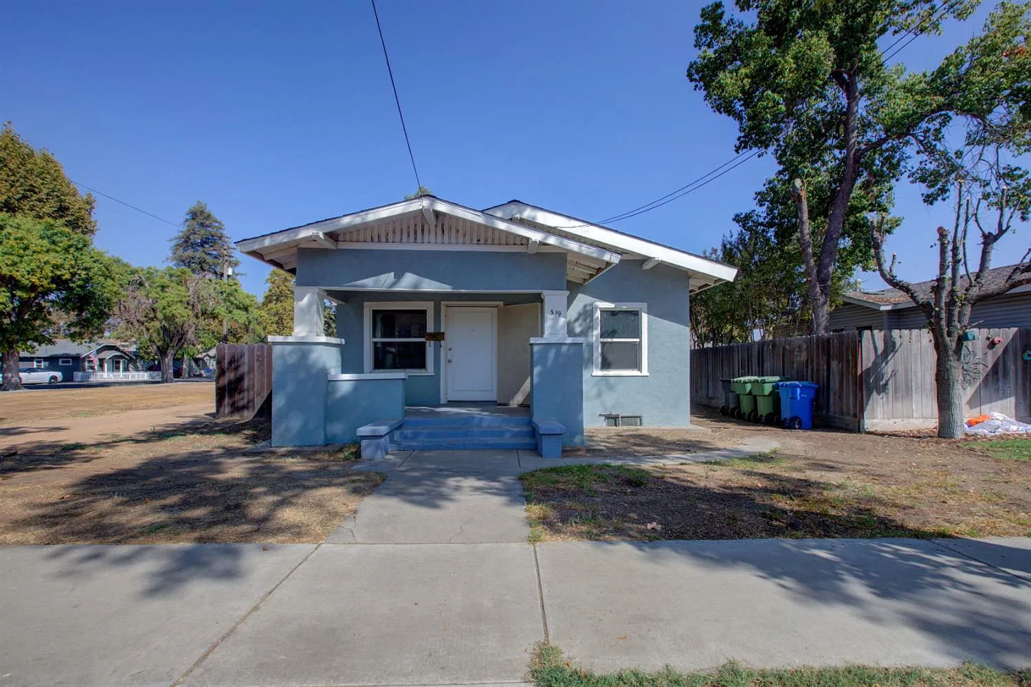 319 Columbia St photo 1