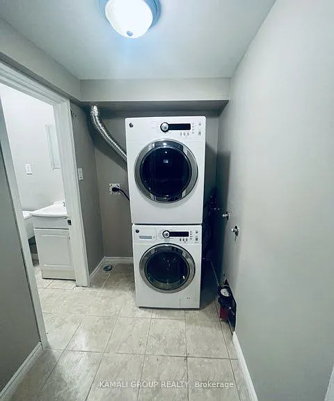 25 Spadina Ave #BASEMENT — Photo 9