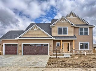 2106 Max Run Dr, Champaign, IL 61822