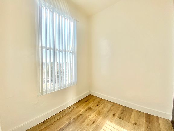 4th image of 974 S Gramercy Pl APT 301